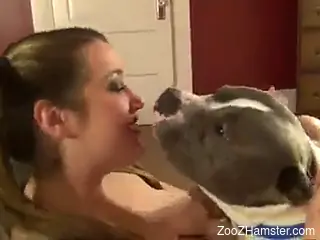 Pigtailed babe wants to be rekt by this doggo